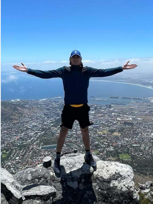 Мною двигала поставленная цель,   ради которой я каждое утро вставал  
и шел вперед