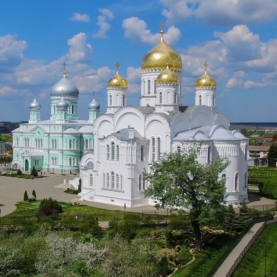 Дивеево нижегородская область. Свято-Троицкий Серафимо-Дивеевский женский монастырь. Дивеево Свято Троицкий Серафимо Дивеевский монастырь. Свято Троицкий серафимодеевский монастырь. Троицкий собор Серафимо-Дивеевского монастыря.