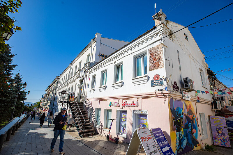 Reviews of Singapura, Primorye Territory, Vladivostok, Admirala Fokina Street, 1