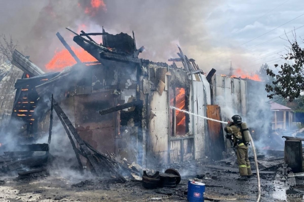    Сильный пожар возле ТЭЦ-1 произошел в частном доме в Тюмени