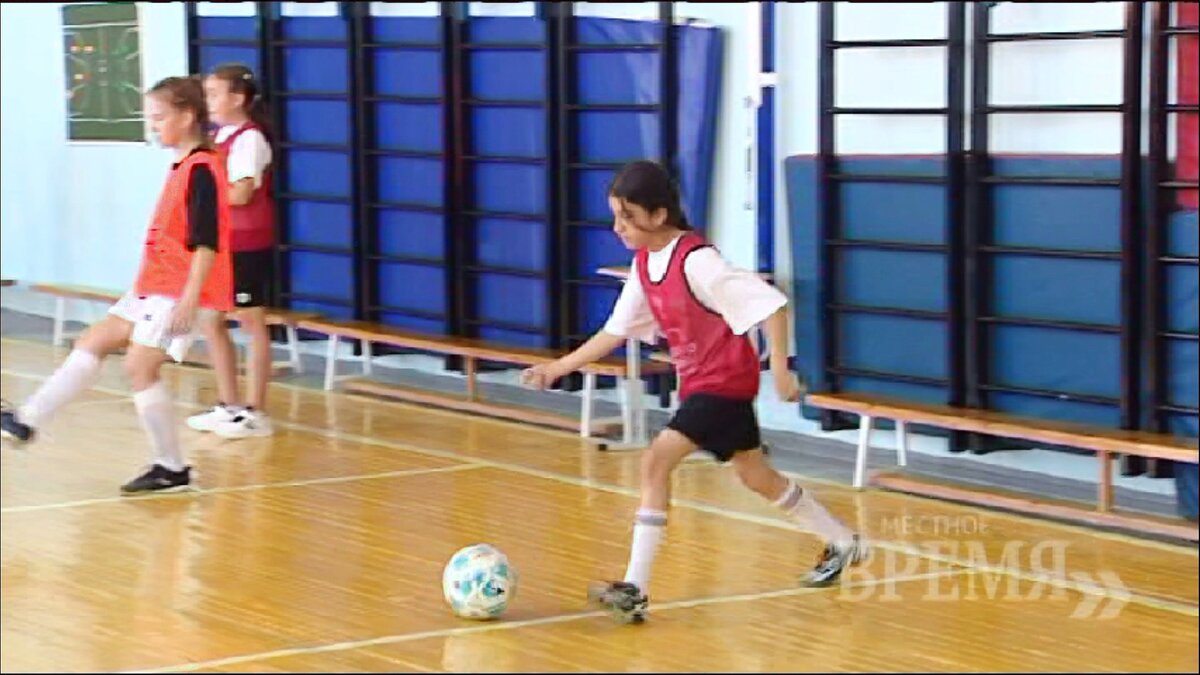    В футболе только девушки: школьницы из Нижневартовска защищают честь города и региона