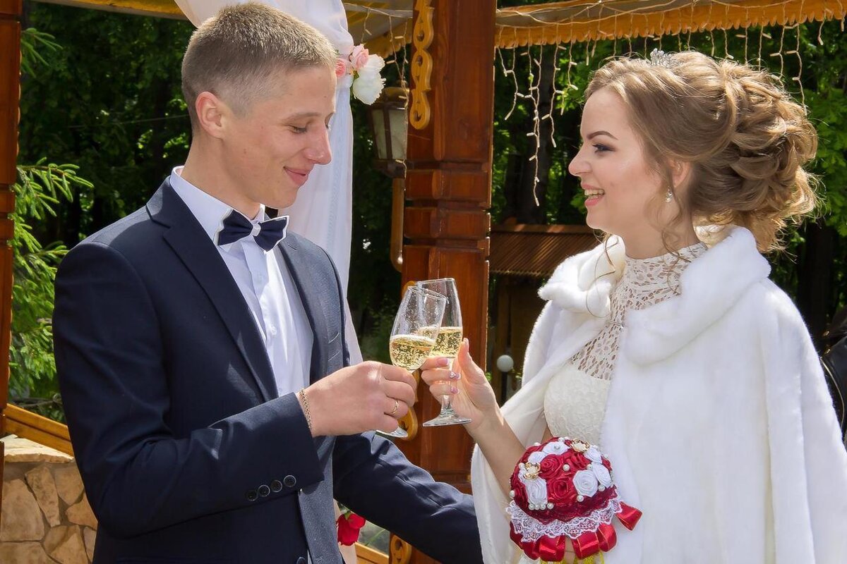 День нашей свадьбы 20 лет назад, мы были очень счастливы! 