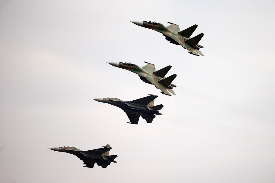 Истребители ВВС Вьетнама Су-30МК2 во время учений - Фото: LUONG THAI LINH/EPA/TASS