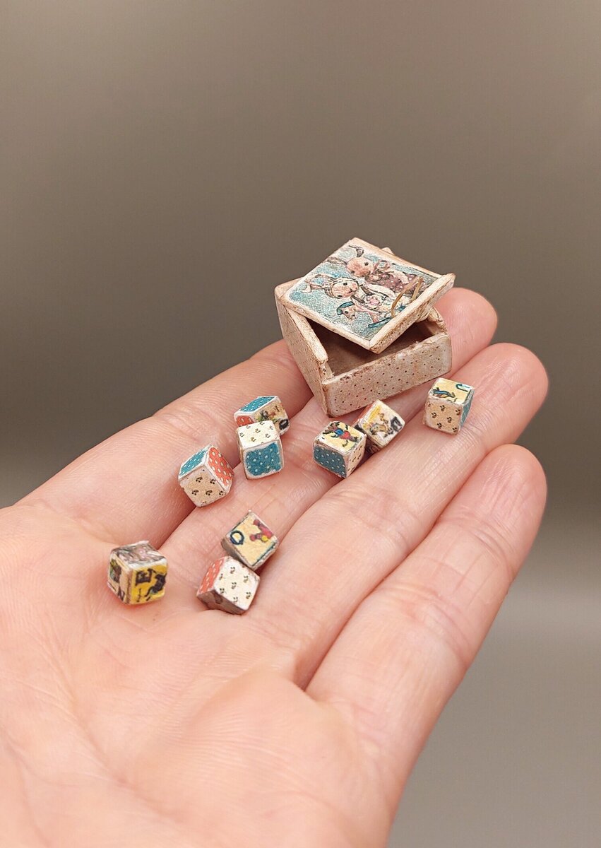 Размер кубика 5×5 мм., как тетрадная клеточка)