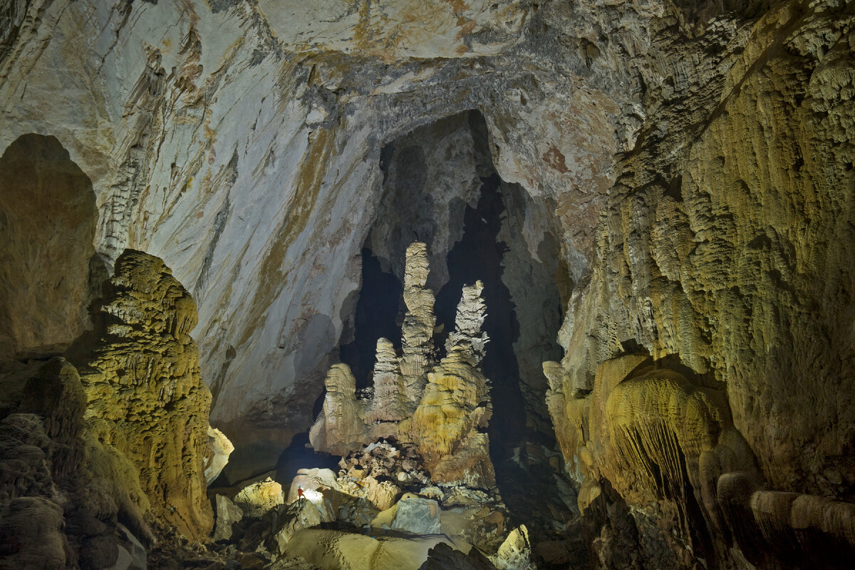 Пещера 6. Пещера Шондонг. Сталагмиты в пещерах. Gypsum Cave. Гигантская Стрекоза Юрского периода.