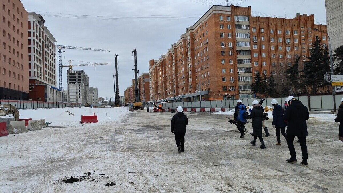     В Нижнем Новгороде планируется дополнительно обследовать дома, расположенные рядом с зоной строительства новой станции метрополитена. Специалисты должны выяснить, влияют ли работы на состояние объектов. Информация об этом опубликована в Telegram-канале «МетроНН».