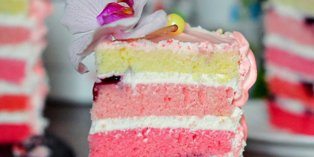 Торт "Розовый бархат": рецепт вкуснейшего бисквитного торта с красивым разрезом