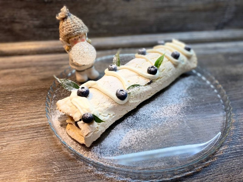 Меренговый рулет в готовом виде!