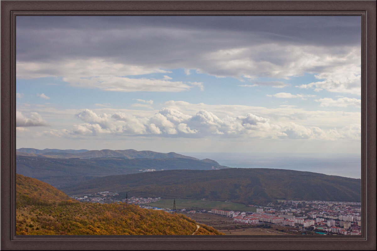Панорама побережья на востоке города-курорта Геленджик 