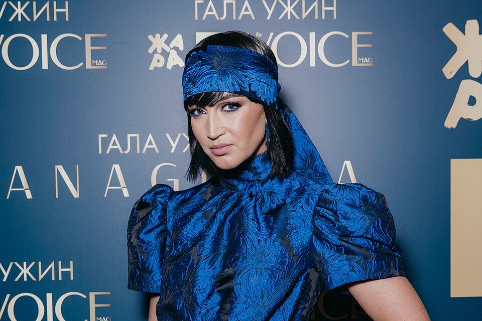     Бузова пришла в парике и восточном образе. Фото - «Жара Music Awars»