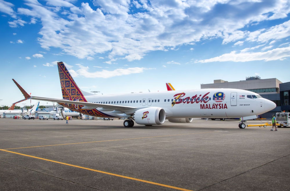 Air malaysia. Batik air. Ryanair livery. Batik air. Batik air logo.