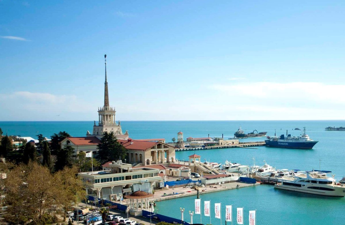 Девушка на пляже. Море пляж семья. Майские на море. Кипр реальные фото. Турция.