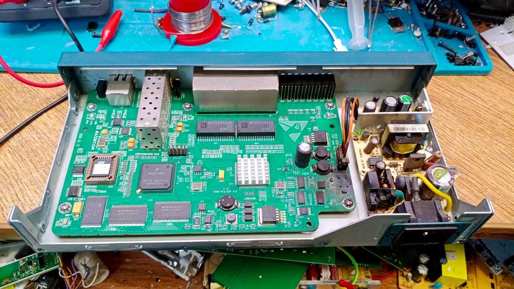 Вскрыл коммутатор и такой печальный вид