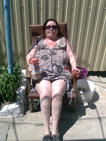 Фотография  из личного семейного фото архива. На фотографии мама автора