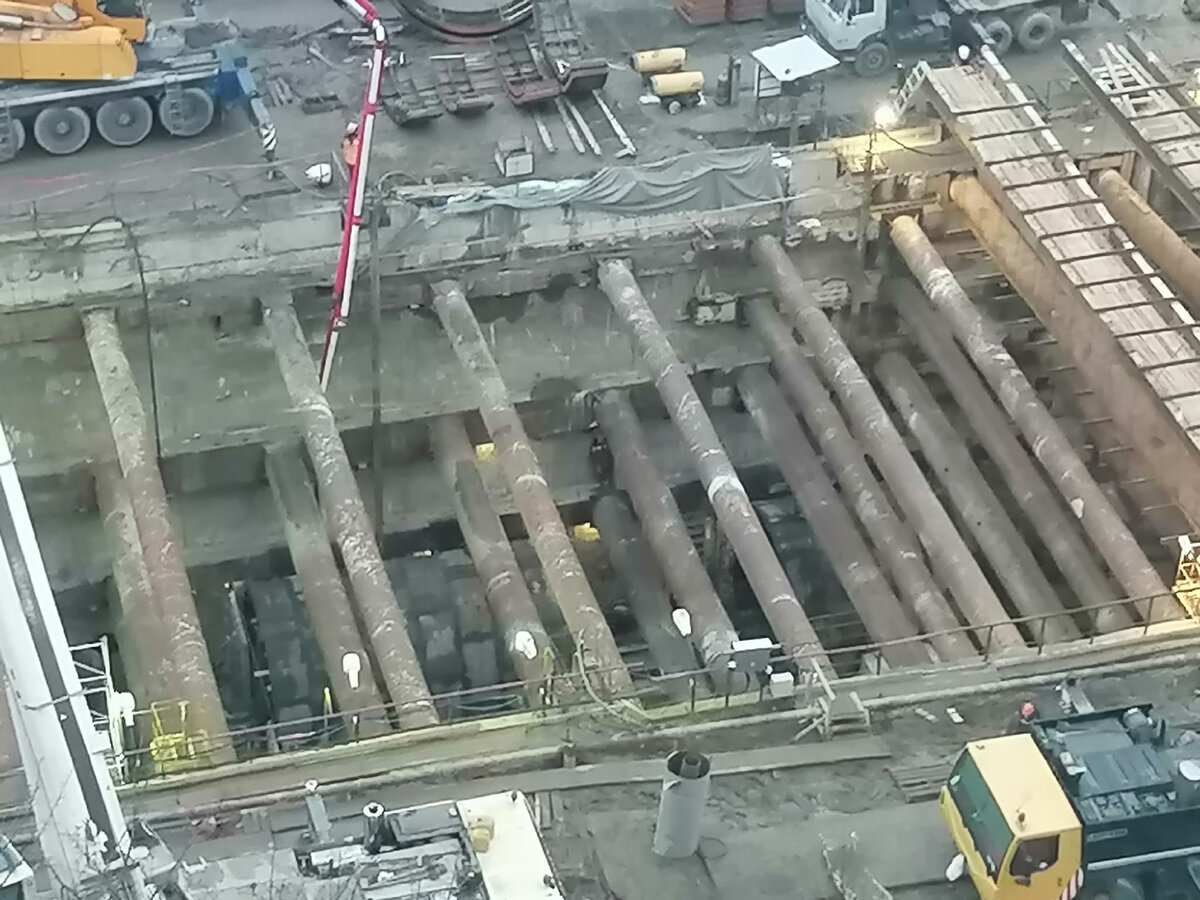 свая в метро в москве