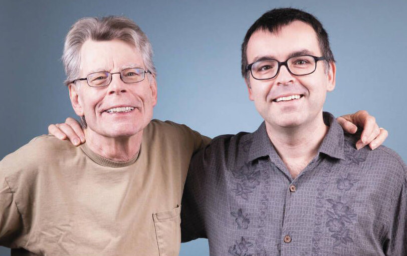 Стивен Кинг с младшим сыном.