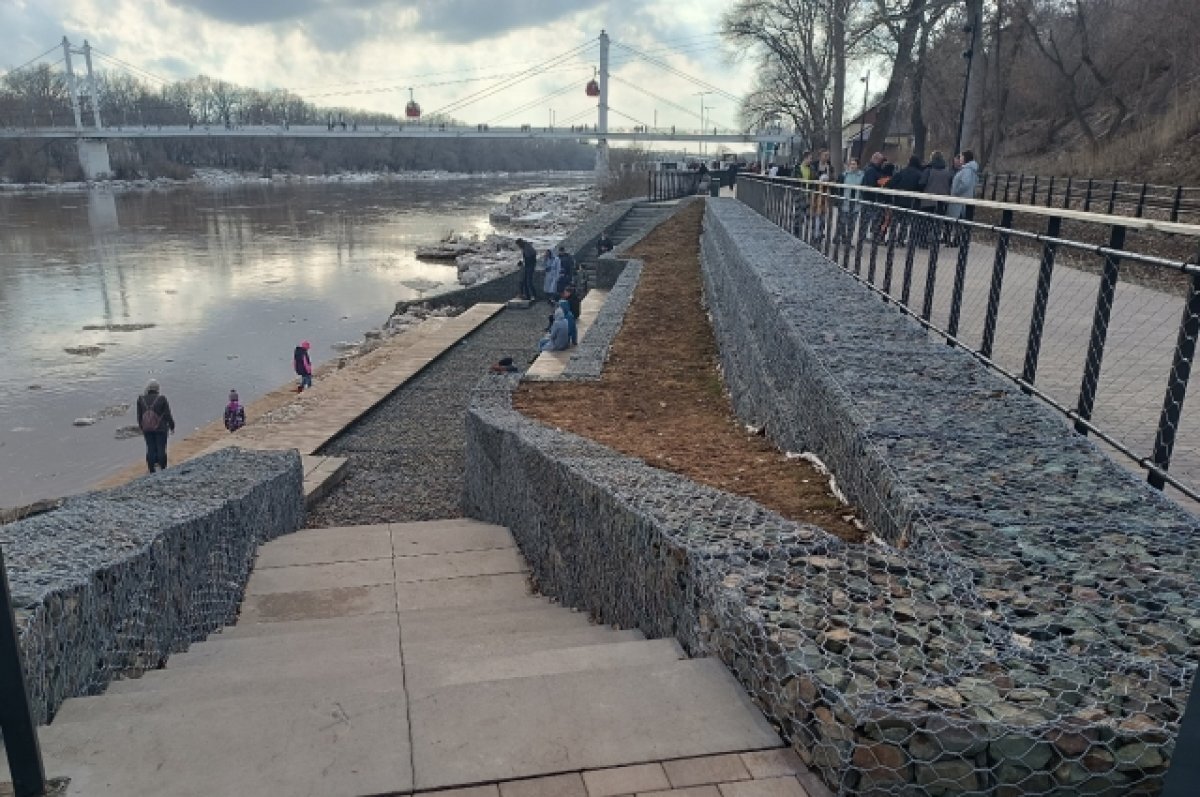    Набережная оказалась не готова к тёплому сезону
