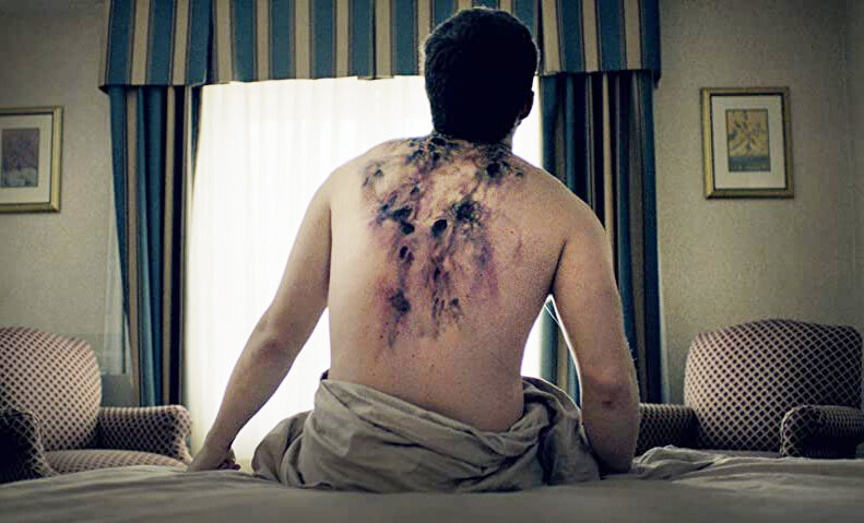 Кадр из фильма Chilling Visions: 5 Senses of Fear. Режиссеры: Эрик Инглэнд, Ник Эверхарт, Эмили Хагинс, Джесси Холлэнд, Мико Хьюз, Энди Миттон. Оператор: Бернард Эванс, Клаудио Риетти, Майк Тестин. Производство: Chiller Films, Synthetic Cinema International 