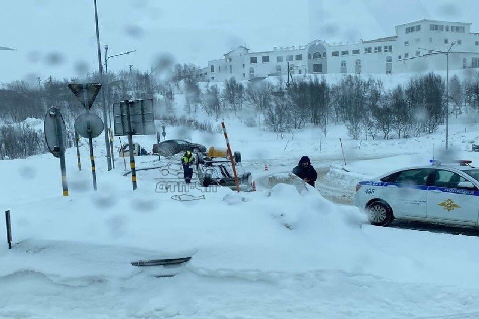     На месте происшествия работали спасатели. Фото: vk.com/murmansk_dtp