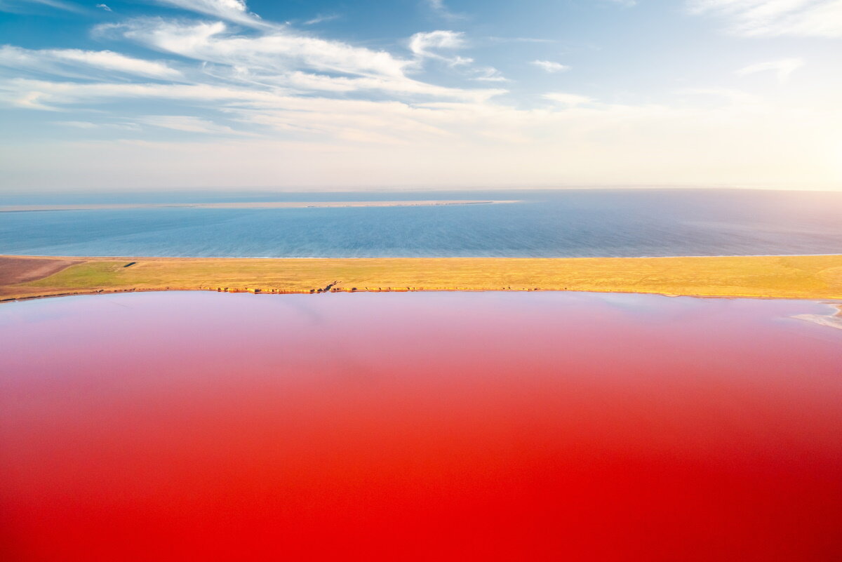    Соленое озеро Сиваш обладает уникальными лечебными свойствами