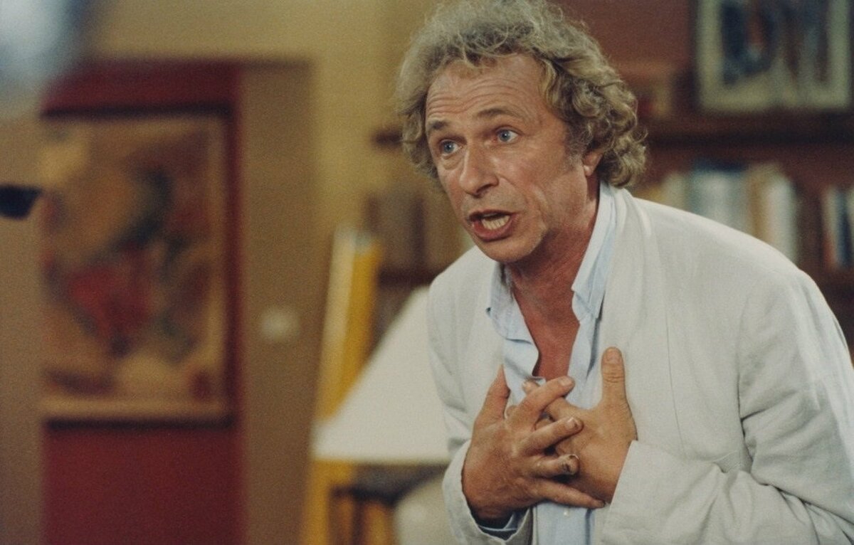 Кадр из фильма "Налево от лифта" (1988)