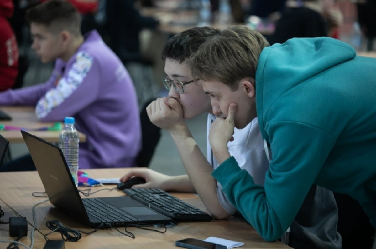 Финал всош информатика. Школьник. Всероссийская олимпиада школьников по информатике. Победители всероссийской олимпиады по физике. Всош по информатике.