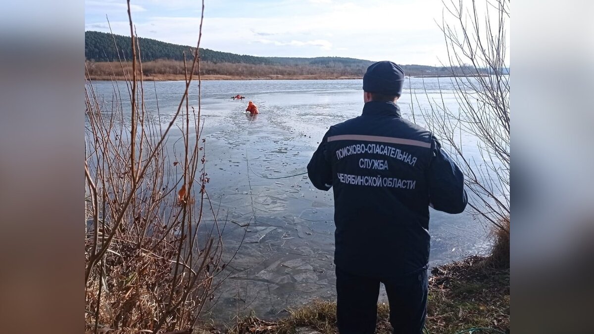 Крепкое "зимнее покрытие" на водоемах в Челябинской области заменилось "кашей" из раскрошенного льда и холодной воды. Фото: Поисково-спасательной служба Челябинской области.