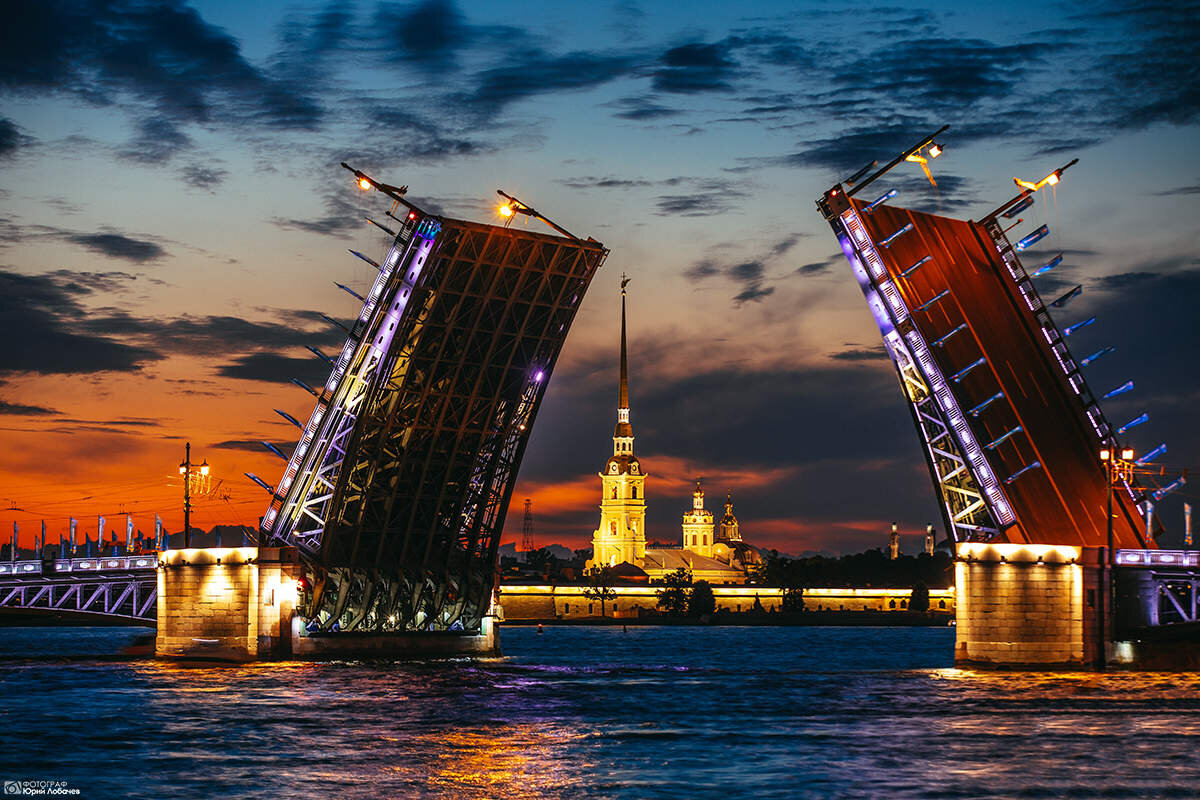 Разводной мост в Санкт-Петербурге