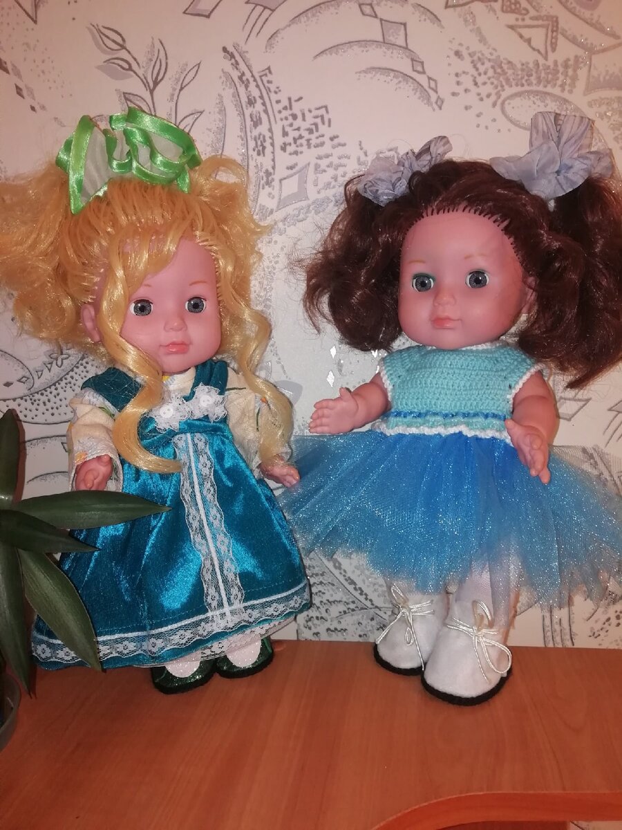 Те же куклы после реставрации. Изменились, да ведь?