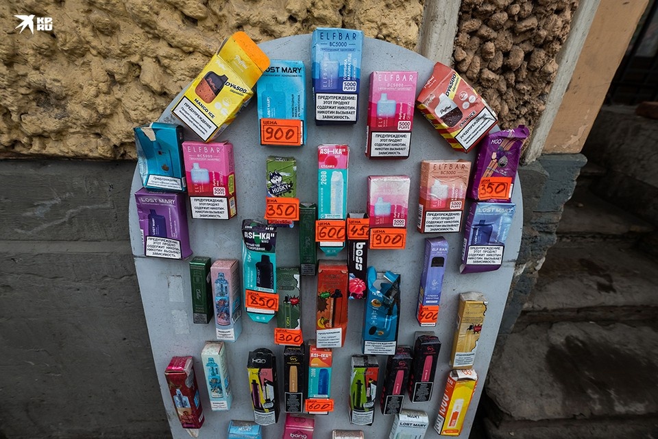     Жидкость для вейпа можно сделать и кустарным способом. Последствия от этого могут быть любыми.  ПЫХАЛОВА Юлия (архив)