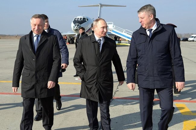   Александр Богомаз (справа) принимает в Брянской области Александра Беглова и Владимира Путина