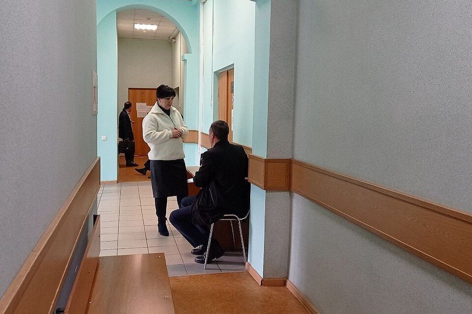     Мама Елены Логуновой приехала на первое заседание по делу об убийстве дочери. Фото: YA62.