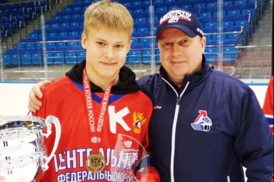     Матвей Мичков вместе с отцом Андреем.  СОЦСЕТИ