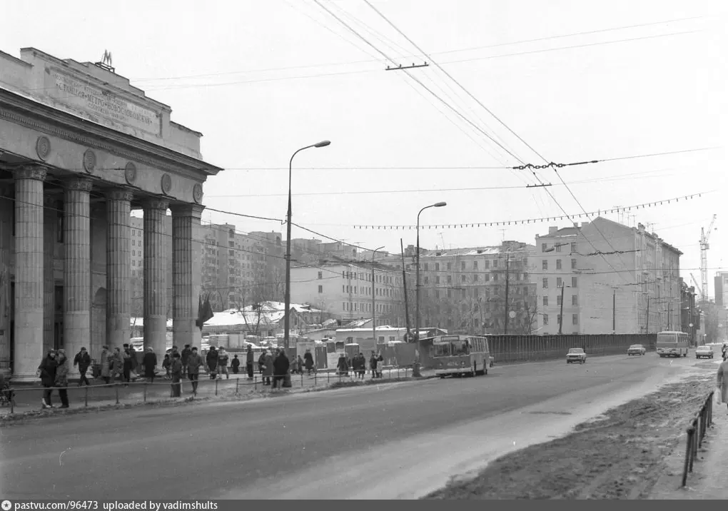 Метро "Новослободская", 1987 г. Автор Вадим Шульц.