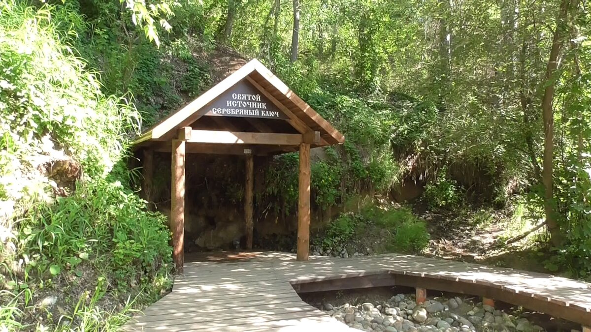 Святой источник находится в трех километрах от с. Стан-Бехтемир