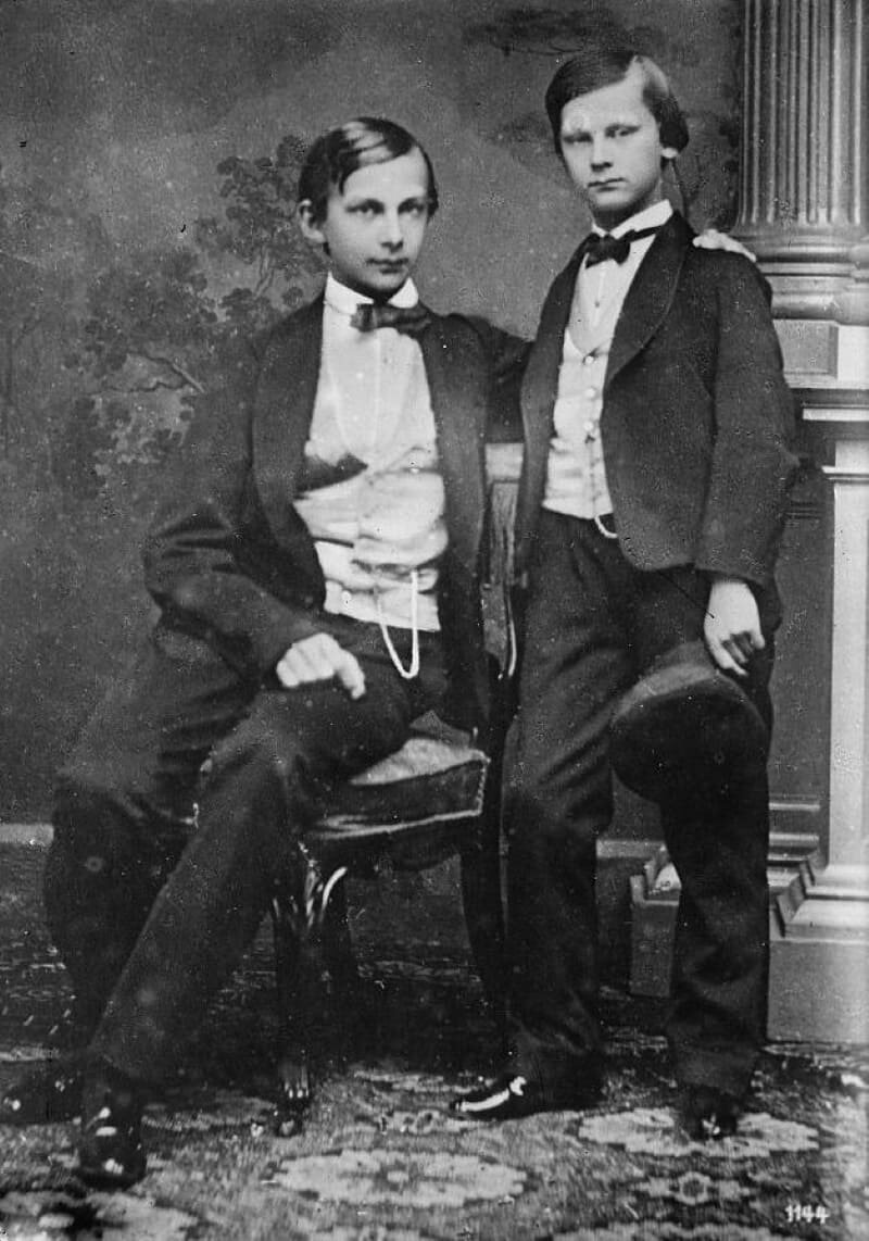 Баварские принцы Людвиг (сидит) и Отто