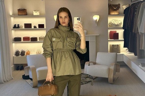     С чем носить анорак весной-2023 — учимся у Роузи Хантигтон-Уайтли