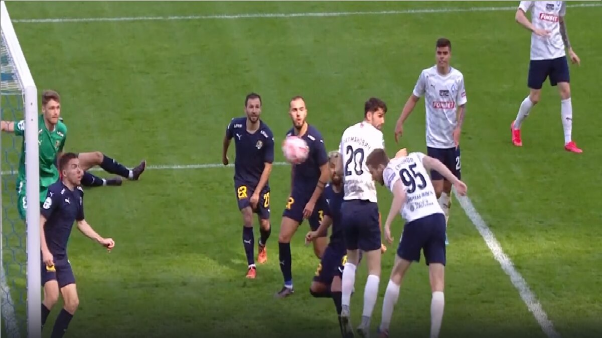 Гапонов забивает гол