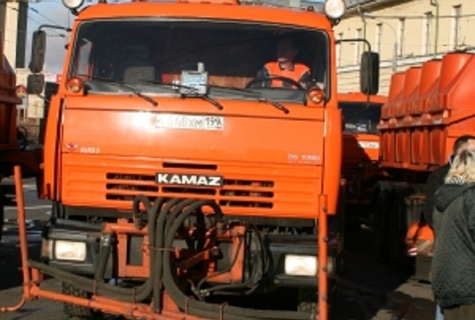     В Волгограде на силикатном заводе КамАЗ повредил паропровод Иван ПРОХОРОВ