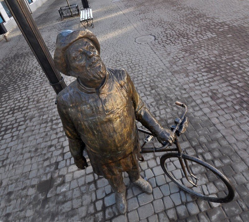 "Человек с велосипедом" в Калуге