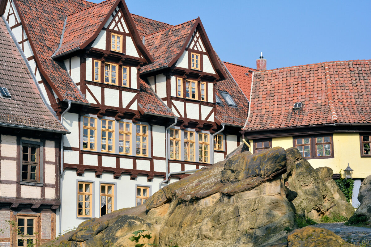 Дом в стиле фахверк. Кстати, слово «фахверк» образовано от двух немецких слов: fach — «ящик», «секция», и werk — «работа» или «строение».