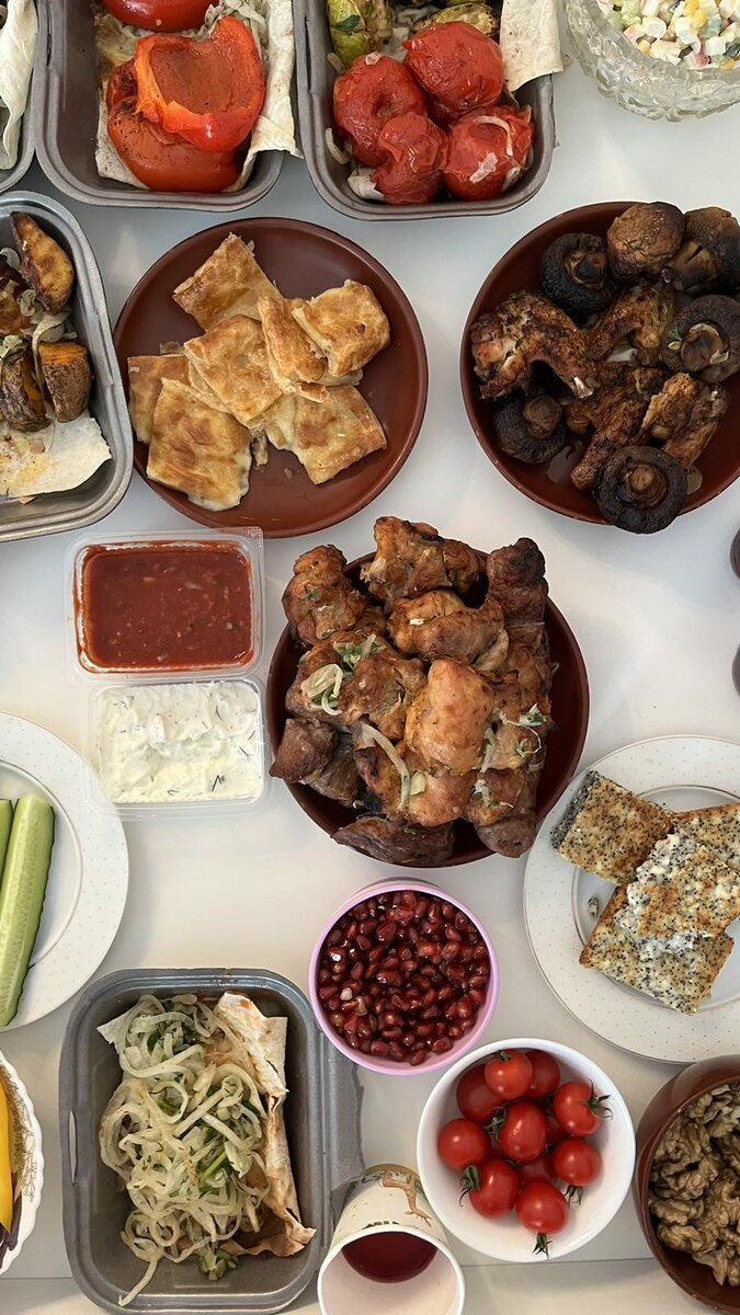 Творожной запеканки не было в праздничном меню, но в оба праздника пришлась к месту 