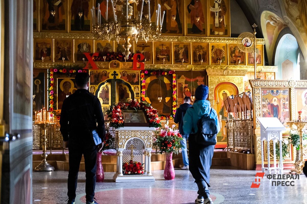 В Пасху россияне традиционно посещают церковь, а затем проводят время с семьей.  Фото: Фото: ФедералПресс / Полина Зиновьева