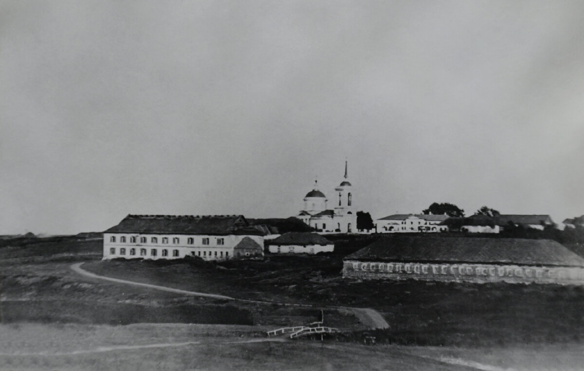 Село Мельцаны в начале 20 в. На заднем плане Христорождественская церковь (не сохранилась), рядом помещичий дом дворян Габбе (не сохранился).   