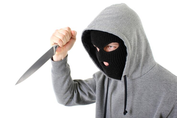 https://ru.freepik.com/premium-photo/bandit-in-black-mask-with-knife_21547171.htm
