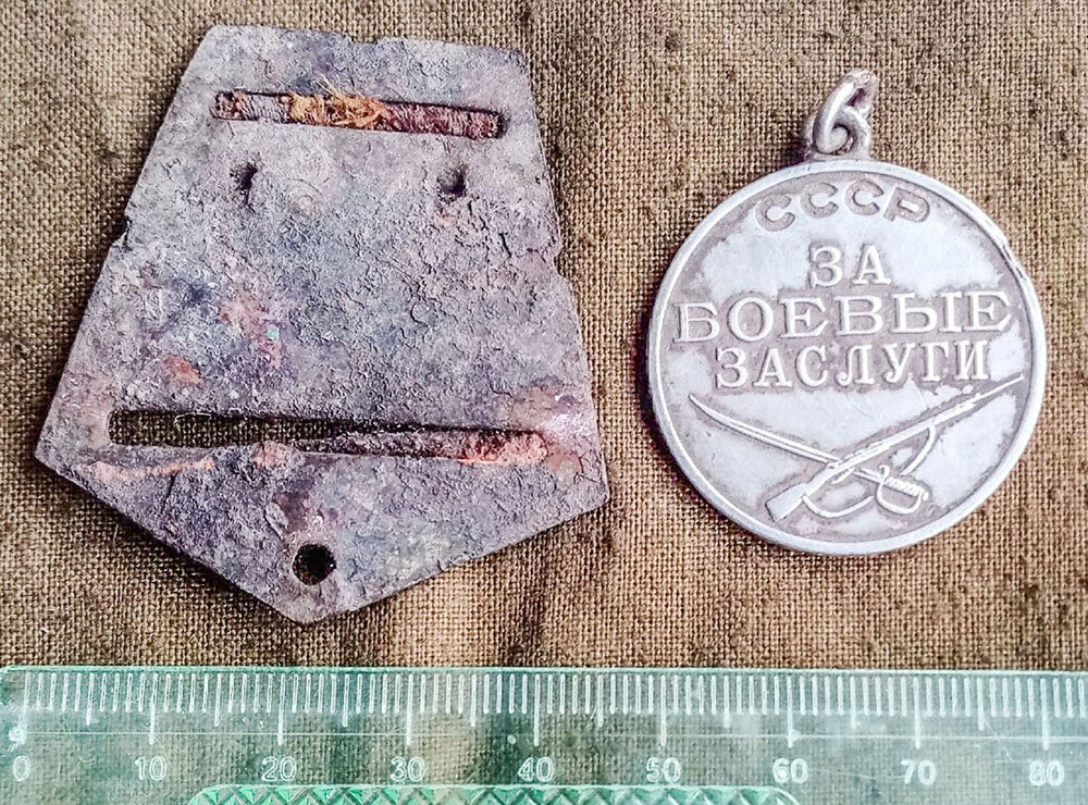    Вот в таком виде нашли медаль. Фото: Из архива/ Поисковый отряд «Азимут» объединения «Отчизна».