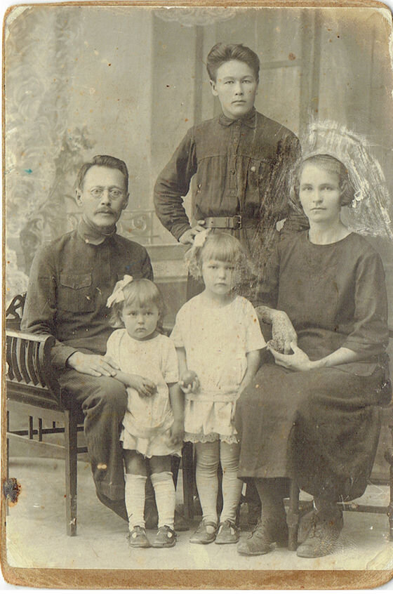 Семья Гантимуровых. Фото: Хабаровск, 1925 г.  