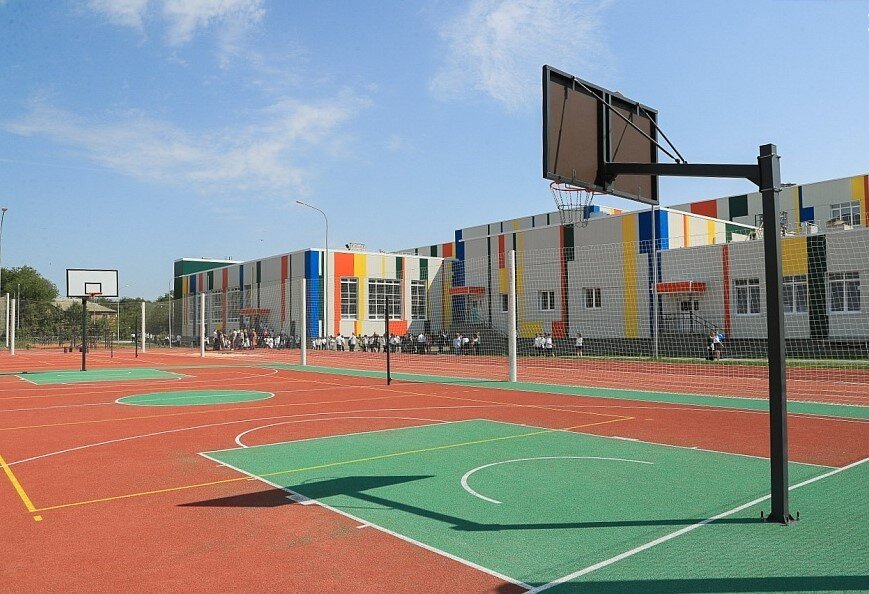 Спортивная площадка в школе на 1000 мест Красноармейского района Волгограда. Подобная будет и в Волжском. Фото с сайта Администрации Волгоградской области📷     Новая школа на 1000 мест откроется в Волжском в мае 2023 года
