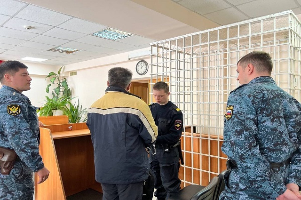    Камчатца осудили за ранение человека, пытавшегося проникнуть в его квартиру