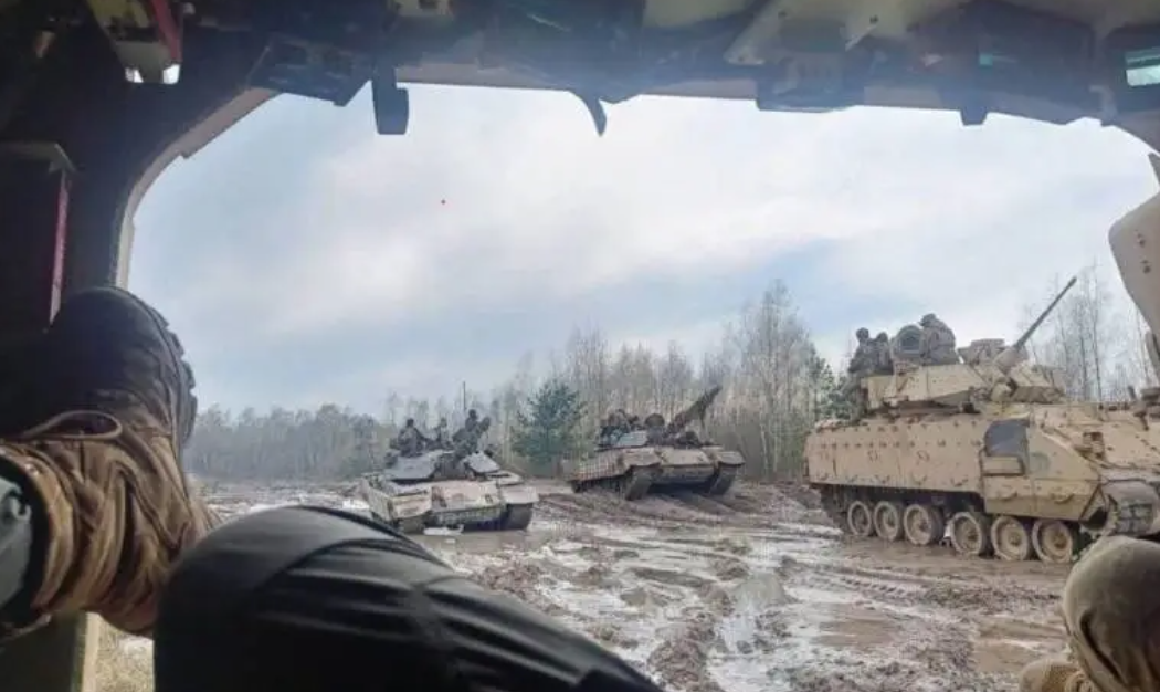 Брэдли на украине. Застрявшие в грязи БТР И танки ВСУ. М2 Брэдли на Украине. 47 Механизированная бригада ВСУ.